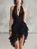 Vestito mini nero in pizzo con volant e scollo a laccio