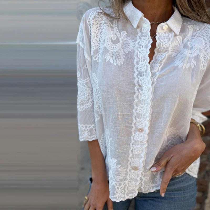 Camisa lisa con cuello abatible y botones estampada