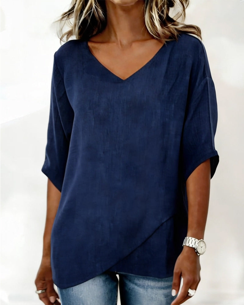Top con dobladillo irregular, color liso, cuello en V