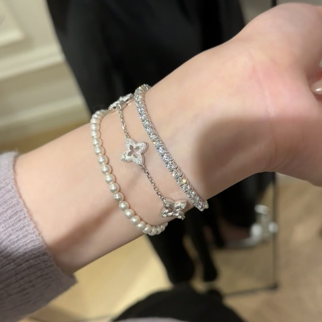 Hollow Four-Leaf Clover Bracelet – Brushed Finish