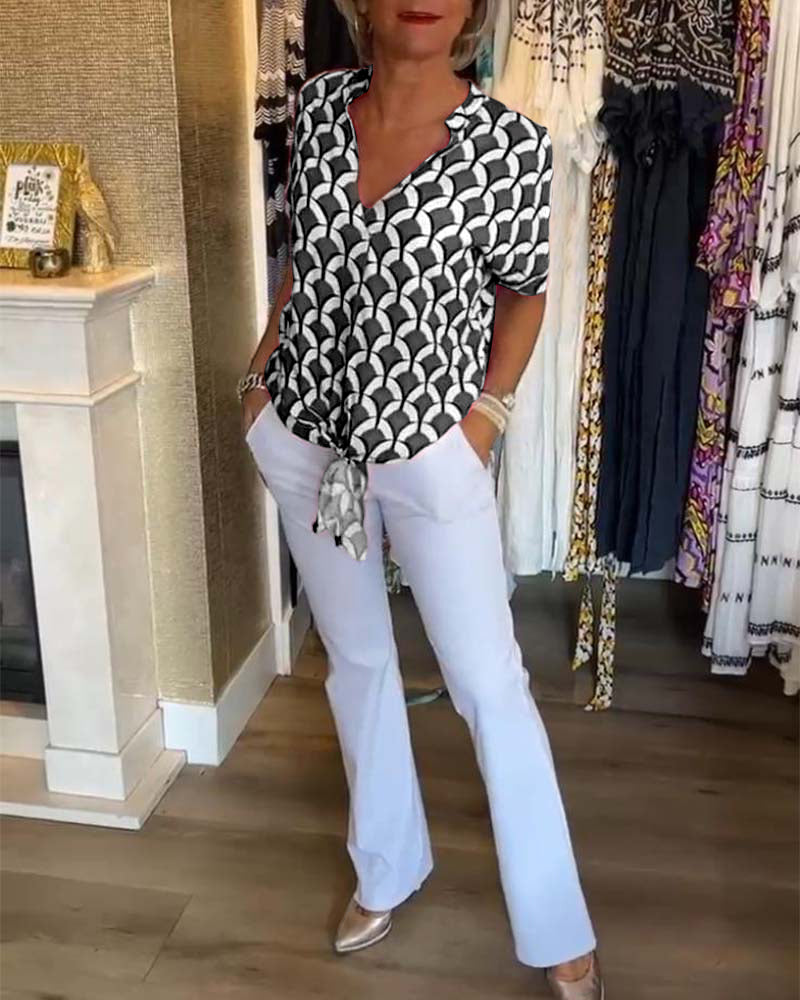 Top casual estampado de manga corta con escote en V