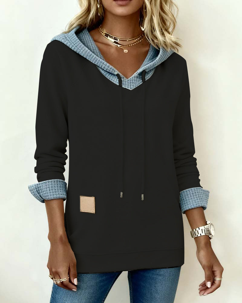 Sudadera con capucha casual y paneles en relieve