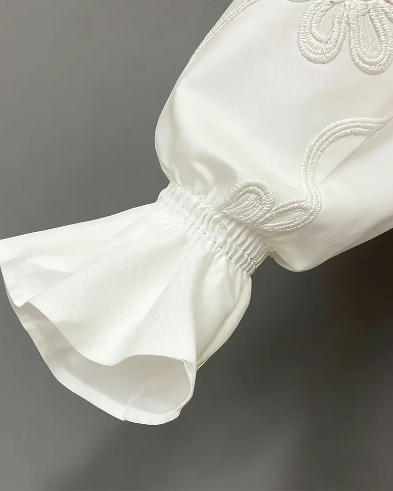 Camisa de flores con manga acampanada y cuello mandarín