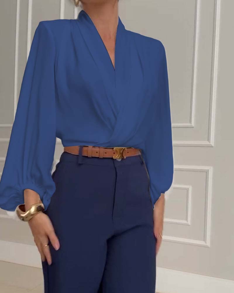 Blusa de moda con mangas farol y escote en V de color sólido