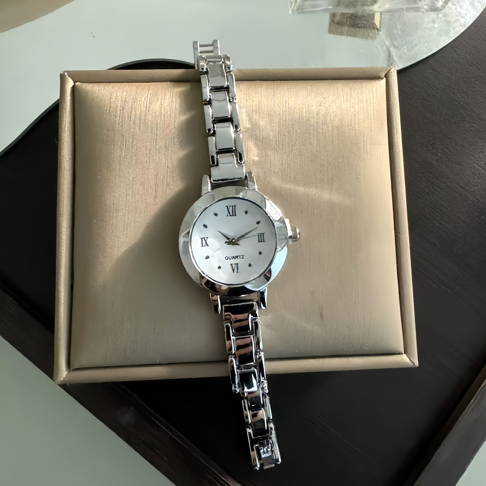 Elegant Round Dial Vintage Watch