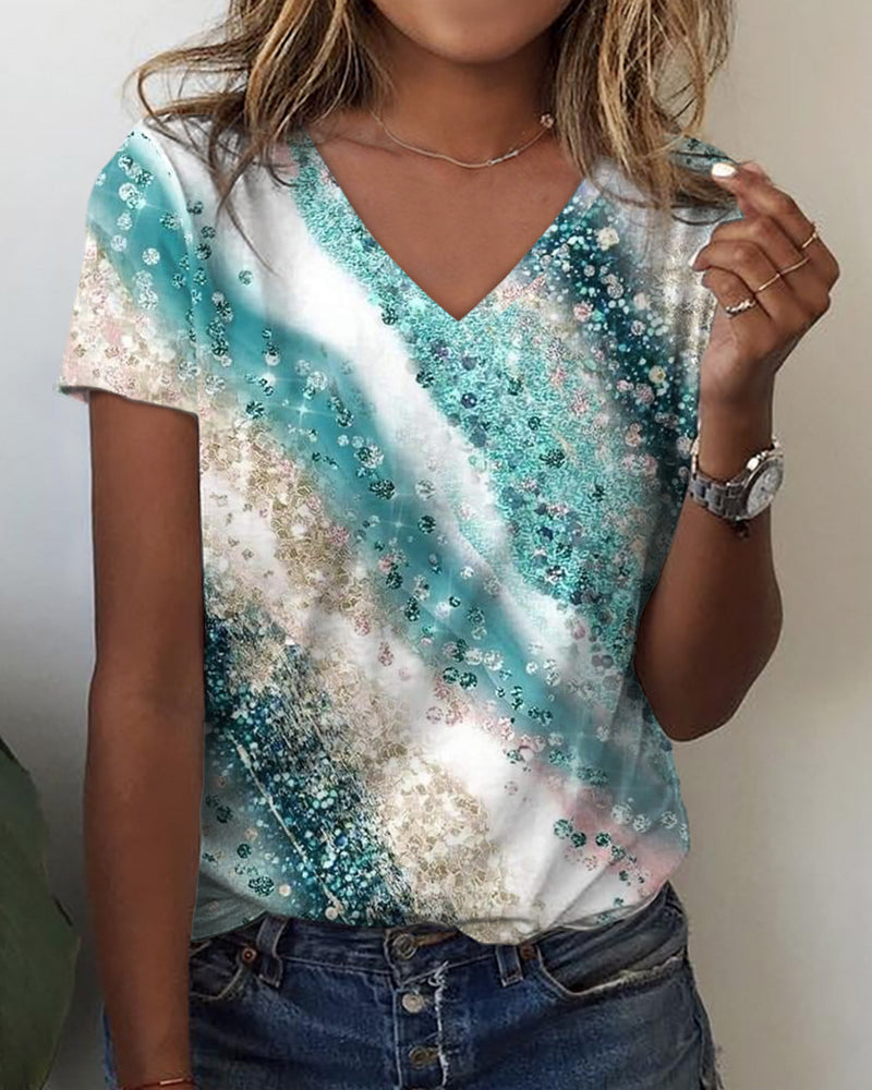 Camiseta con escote en V con degradado impreso