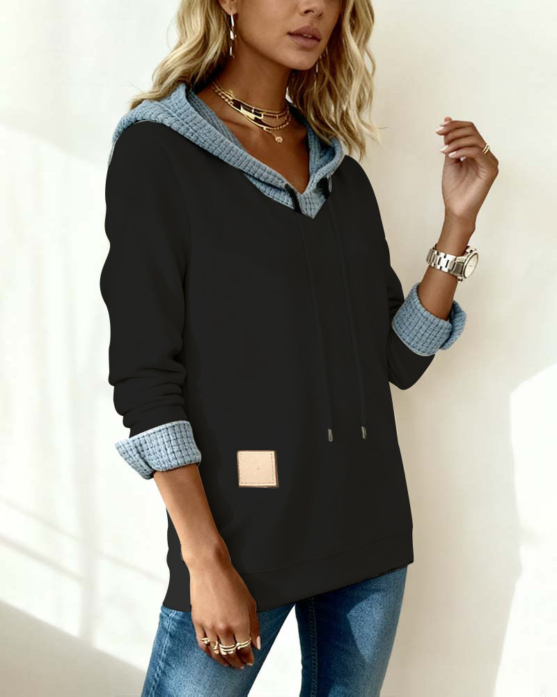 Sudadera con capucha casual y paneles en relieve
