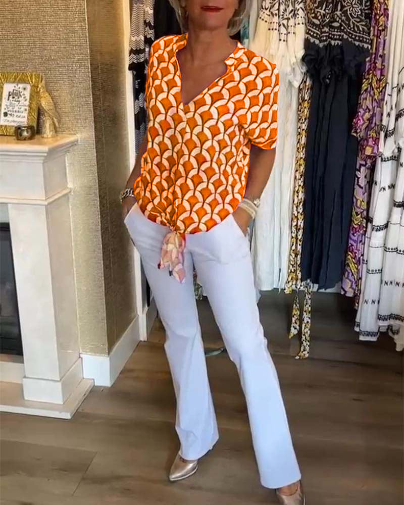 Top casual estampado de manga corta con escote en V