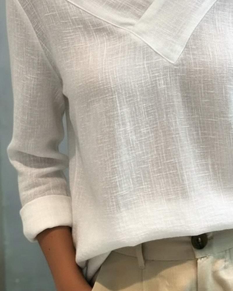 Top elegante con escote en V y tirante caído