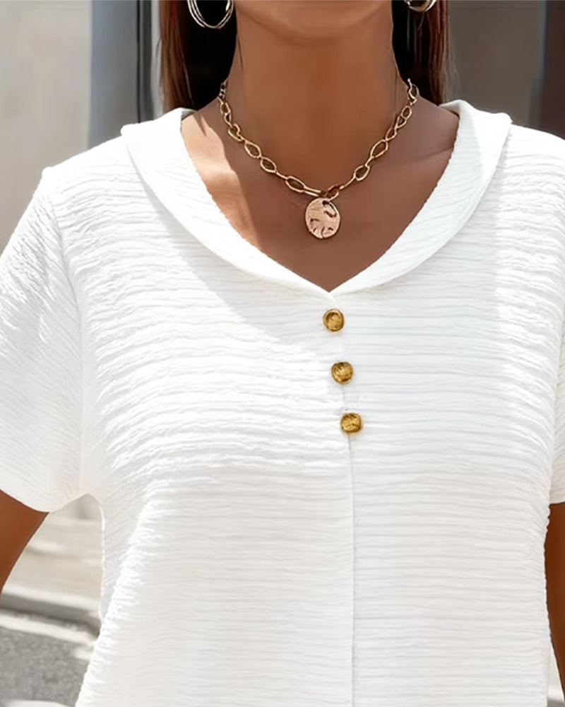 Camiseta con cuello Peter Pan y tres botones