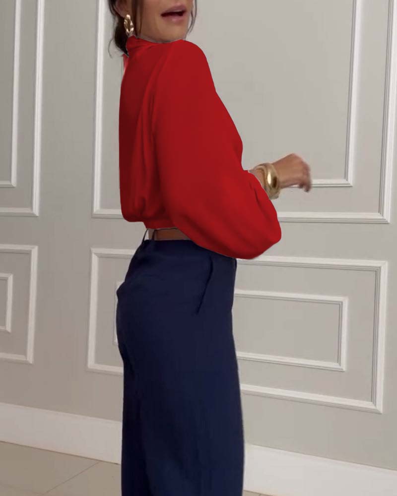 Blusa de moda con mangas farol y escote en V de color sólido