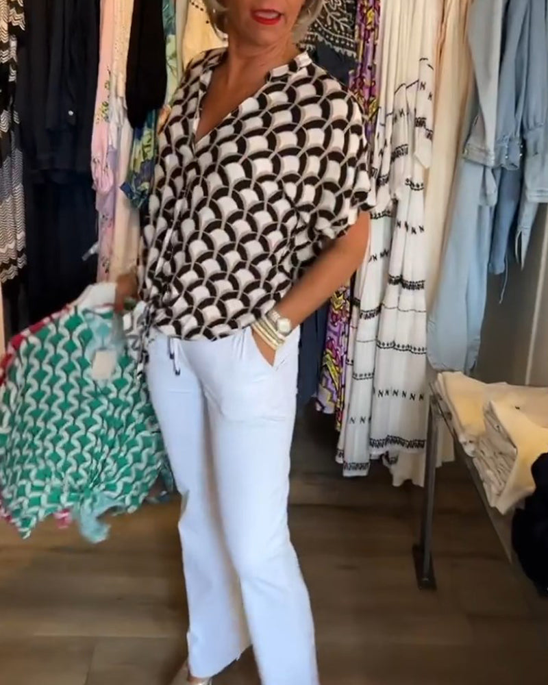 Top casual estampado de manga corta con escote en V