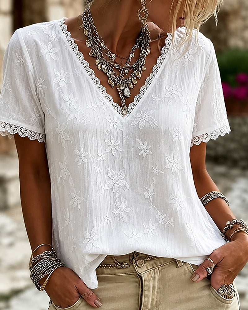 Blusa con escote en V y encaje, mangas cortas