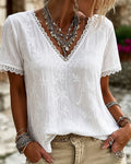 Blusa con escote en V y encaje, mangas cortas