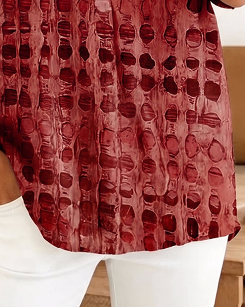 Blusa con estampado de lunares y botón, semipatrón