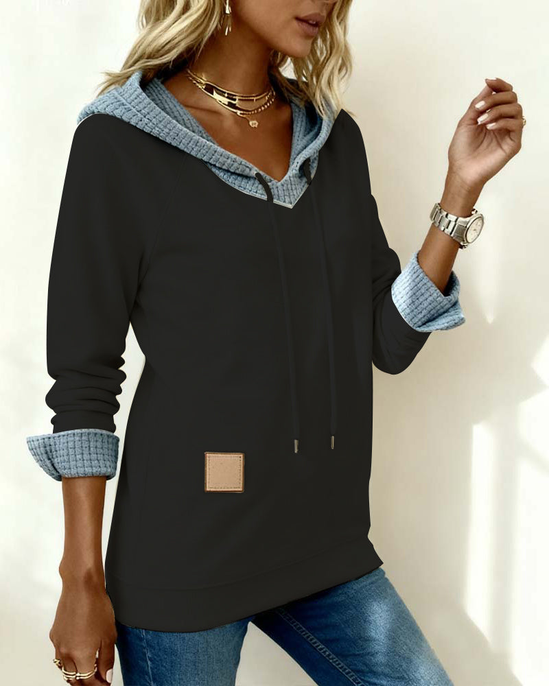 Sudadera con capucha casual y paneles en relieve