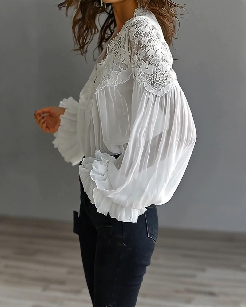 Blusa de encaje patchwork con escote en V