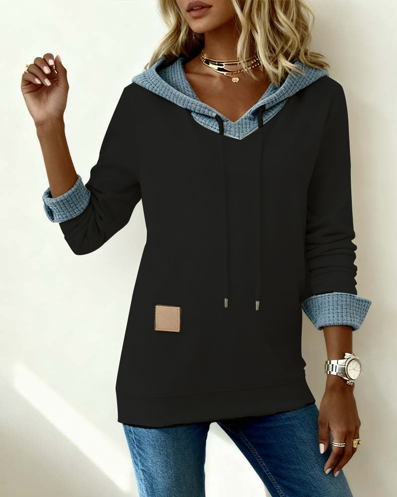Sudadera con capucha casual y paneles en relieve
