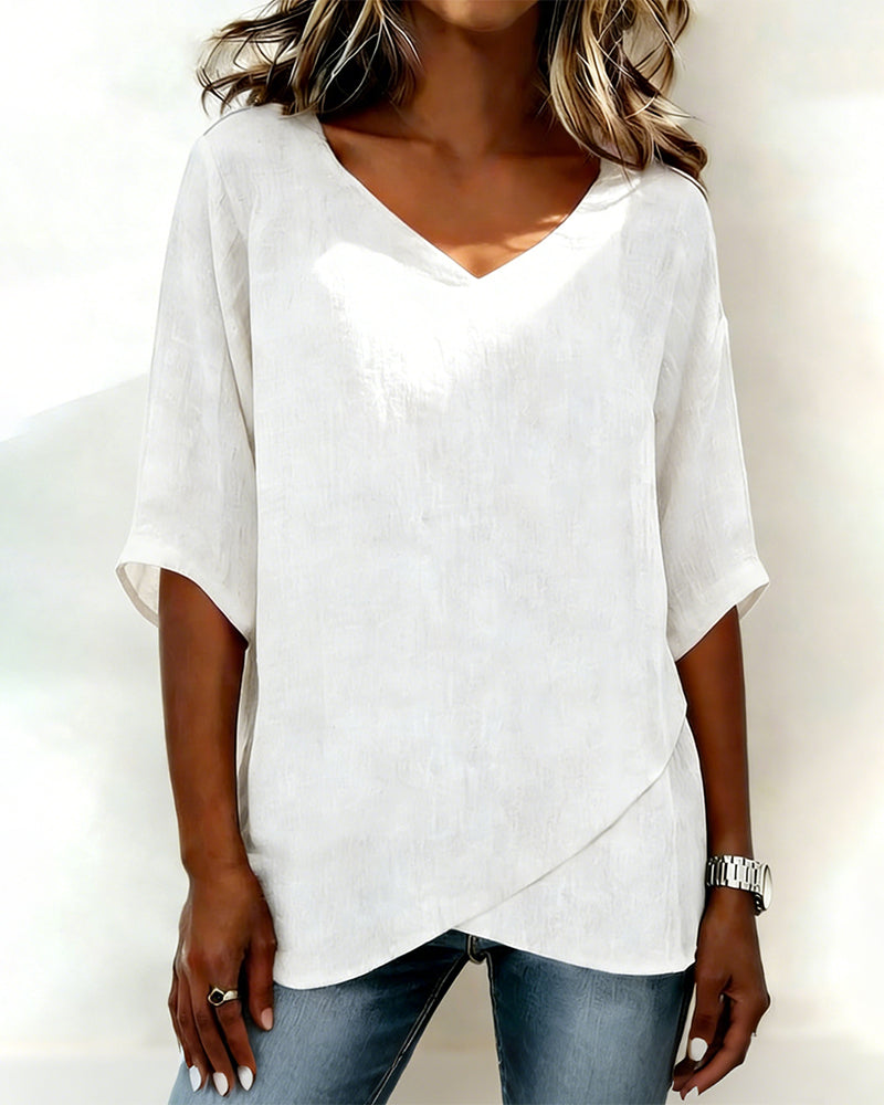 Top con dobladillo irregular, color liso, cuello en V