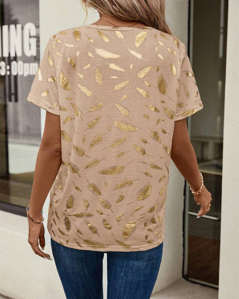 Camiseta de escote en V estampada con hojas, casual