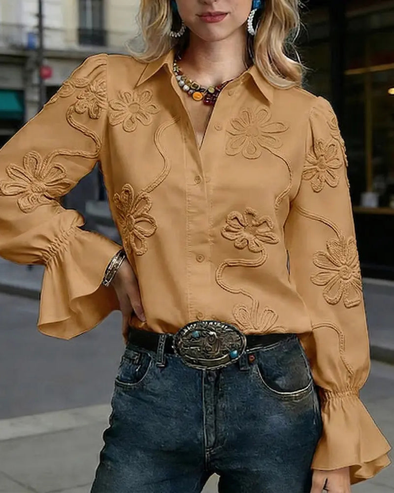 Camisa de flores con manga acampanada y cuello mandarín