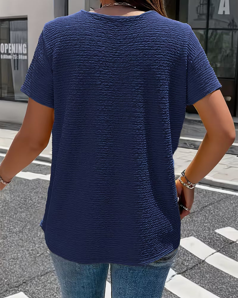 Camiseta con cuello Peter Pan y tres botones