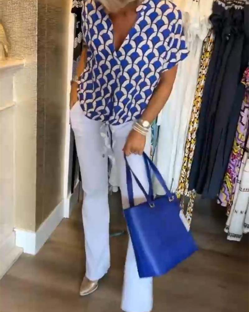 Top casual estampado de manga corta con escote en V