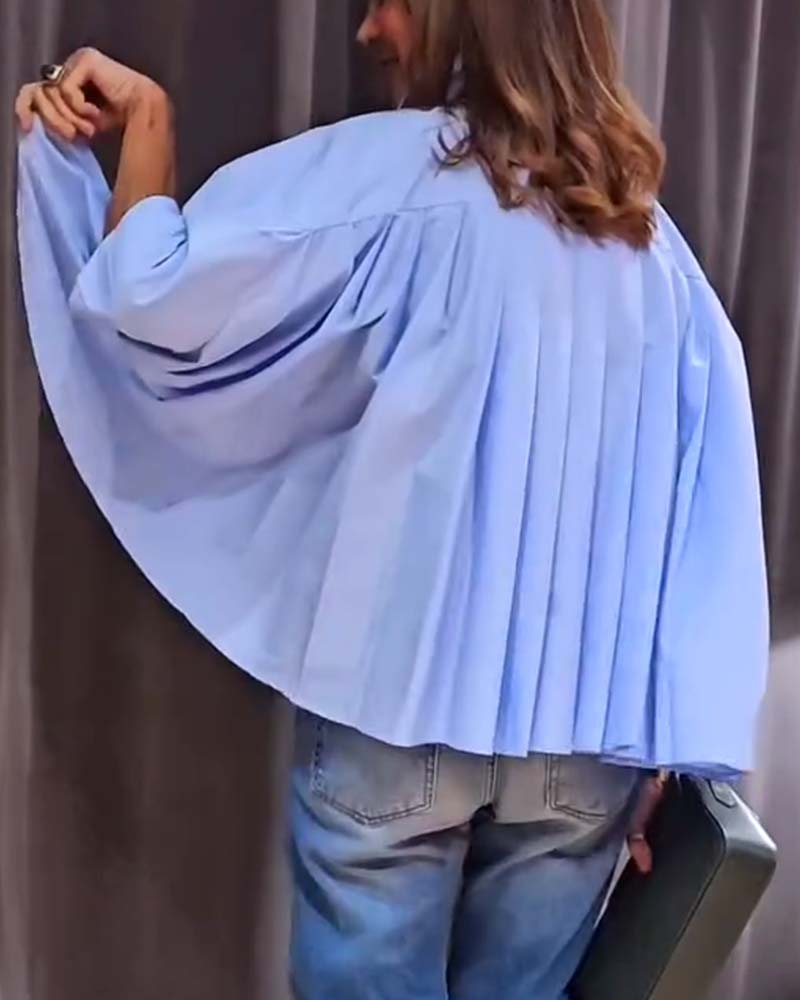 Camisa casual de color liso con bolsillos plisados