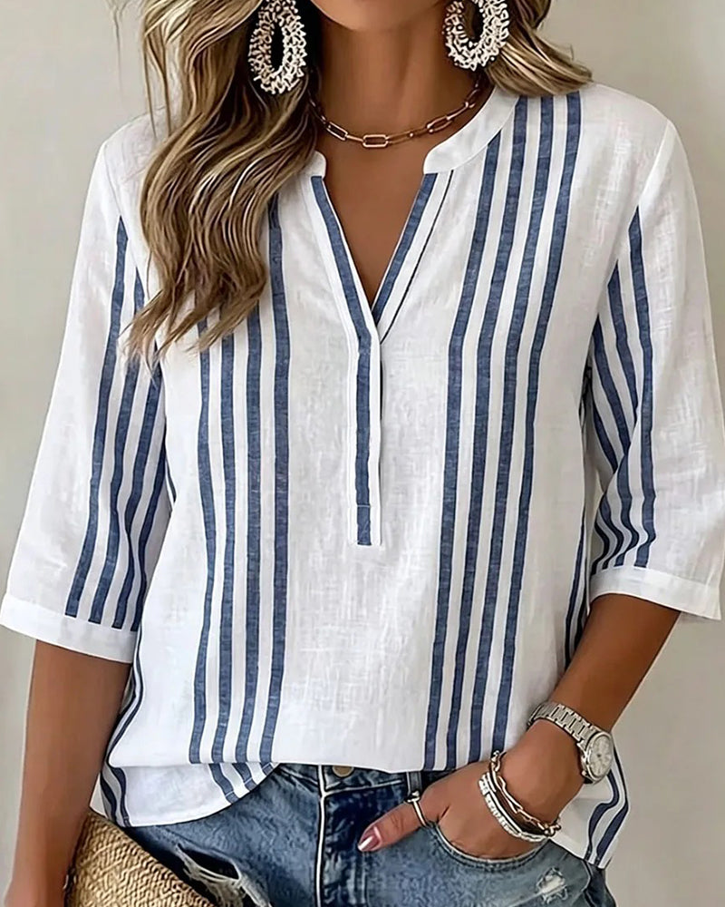 Blusa de rayas verticales con cuello alto
