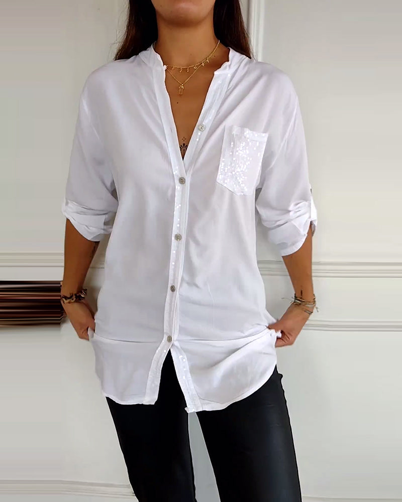 Top casual con paneles y botones con lentejuelas
