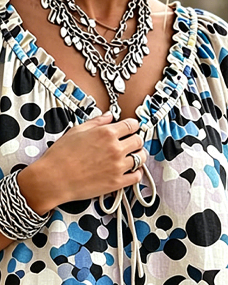 Blusa de escote en V con lunares y lazos