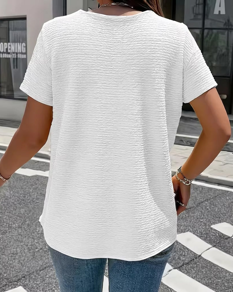 Camiseta con cuello Peter Pan y tres botones