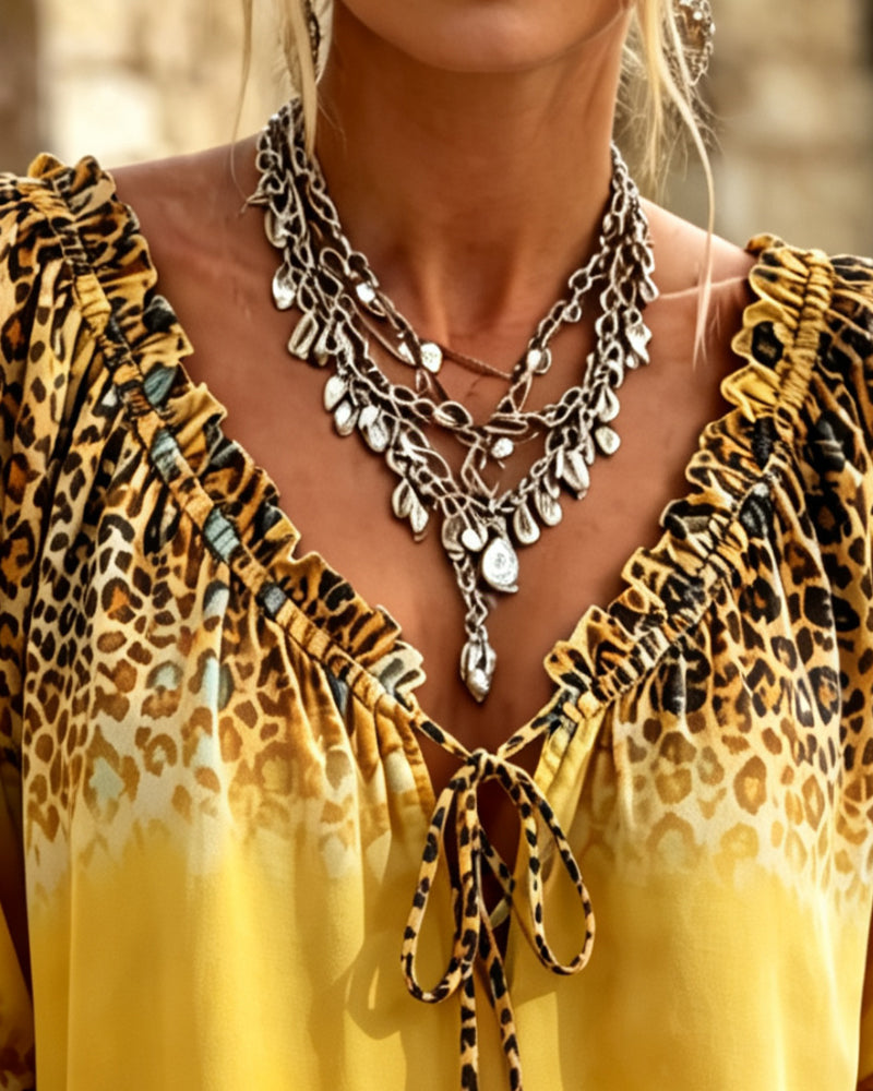 Blusa de escote en V con estampado de leopardo y encaje