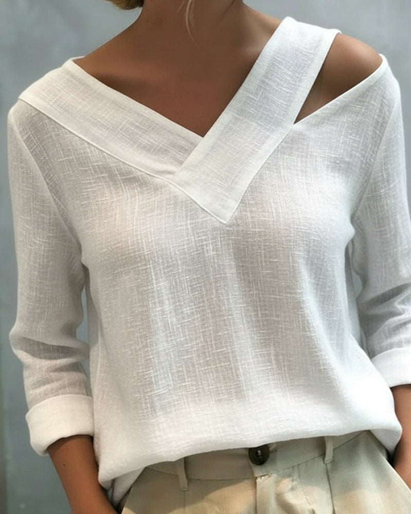 Top elegante con escote en V y tirante caído