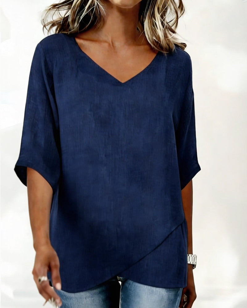 Top con dobladillo irregular, color liso, cuello en V