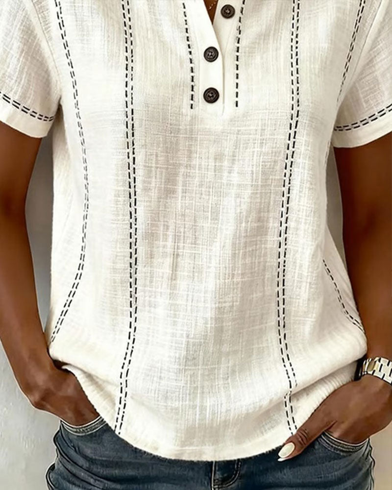 Camiseta de estilo casual con botón y escote en V
