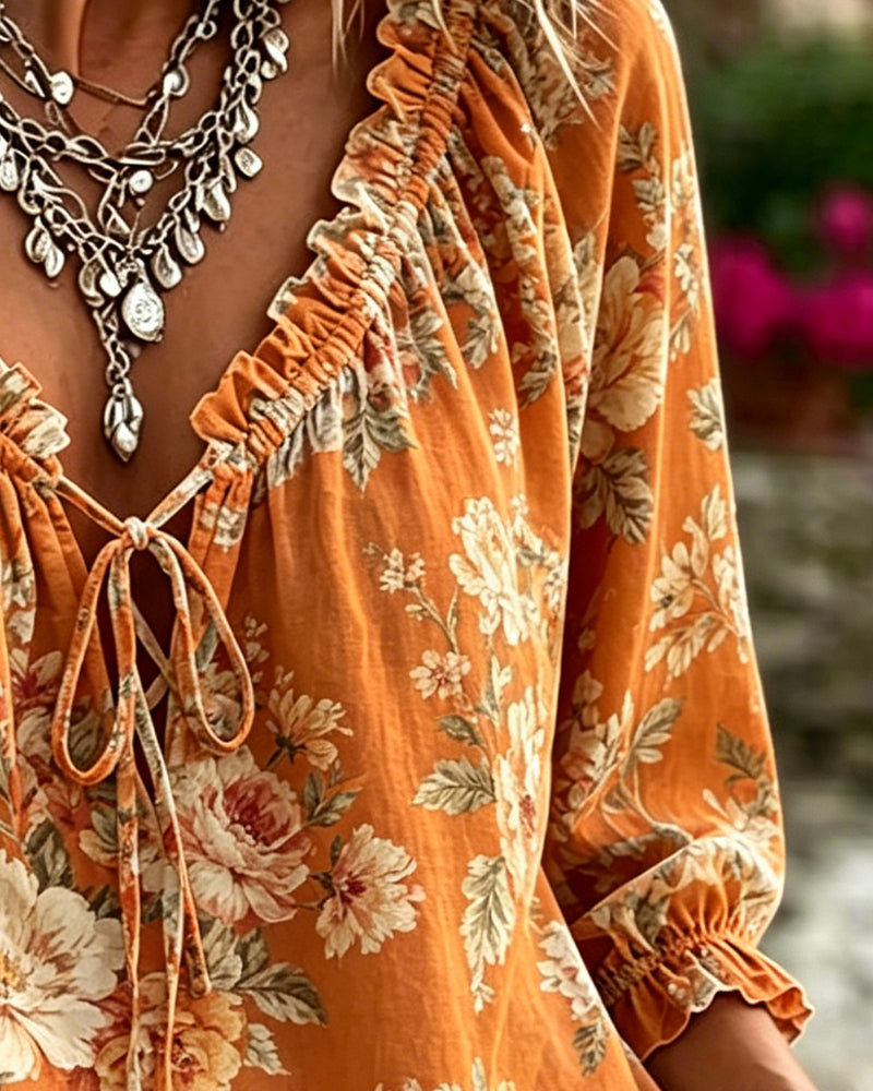 Blusa floral con escote en V y mangas globo