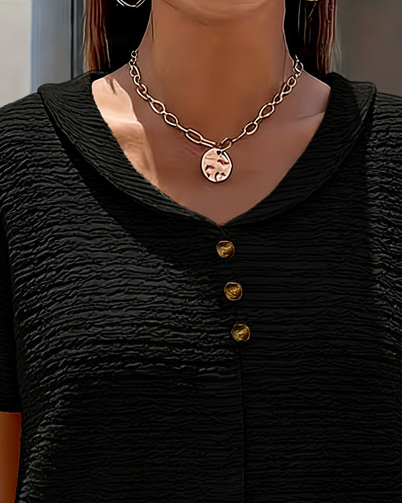 Camiseta con cuello Peter Pan y tres botones