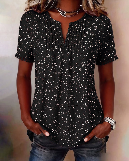 Blusa blanca de punto con flecos y mangas cortas