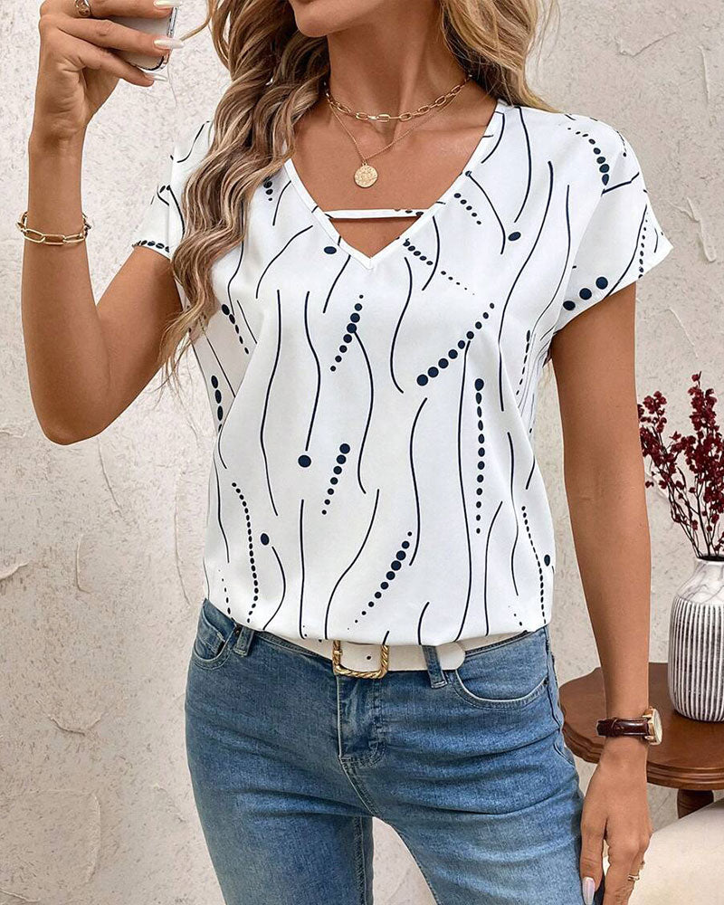 Camiseta de cuello en V de manga corta estampada