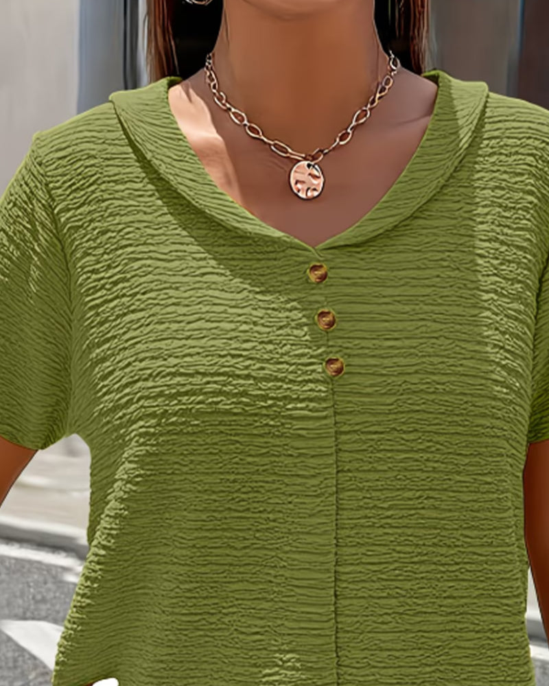 Camiseta con cuello Peter Pan y tres botones