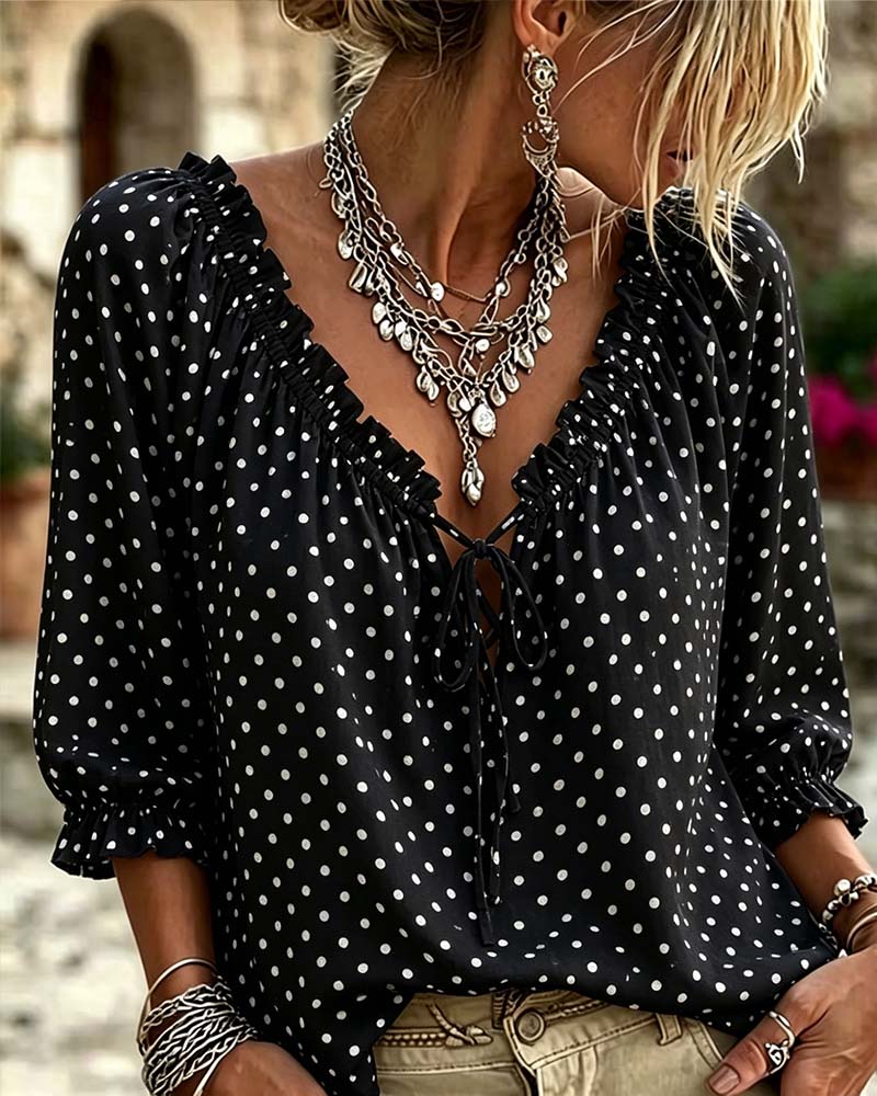 Blusa de escote en V con volante y lunares Attache