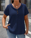 Camiseta con cuello Peter Pan y tres botones